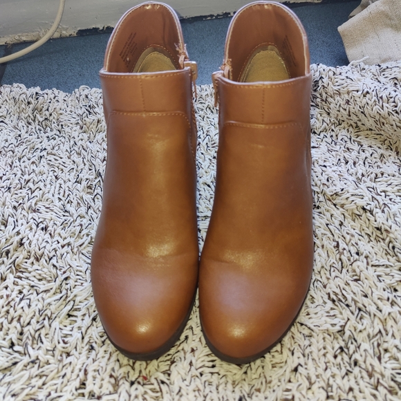 GIANI BERNINI Womens Brown Logo Abalina Almond Toe Block Heel Booties 6.5 - Picture 1 of 12